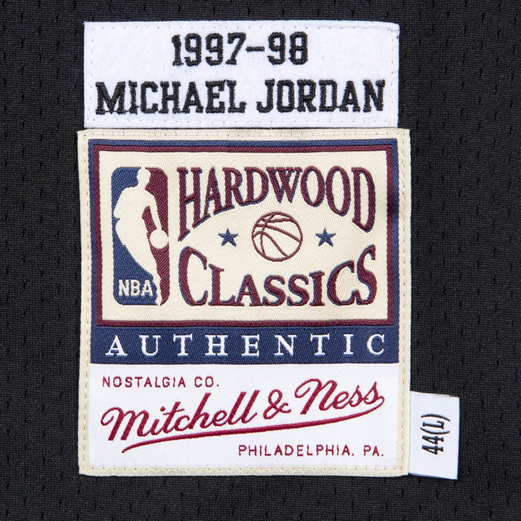 AUTHENTIC JERSEY - CHICAGO BULLS - MICHAEL JORDAN 1997-98 BLACK